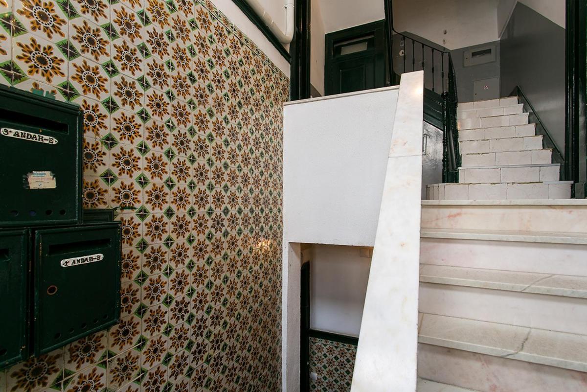 Lovelystay - Cozy 3Bdr Apartment In Estrela Лиссабон Экстерьер фото