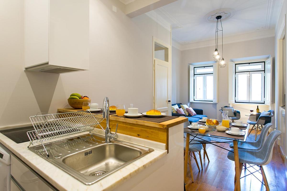 Lovelystay - Cozy 3Bdr Apartment In Estrela Лиссабон Экстерьер фото