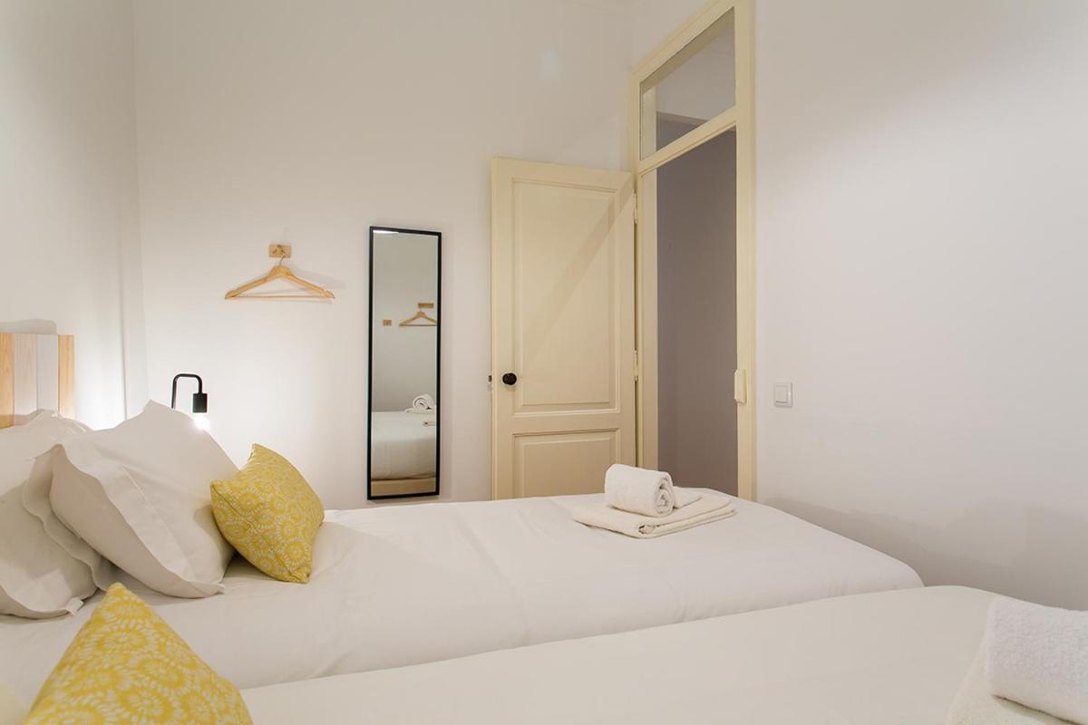 Lovelystay - Cozy 3Bdr Apartment In Estrela Лиссабон Экстерьер фото
